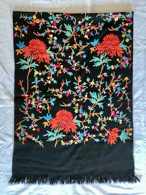 Artisan-Crafted Kashmiri Floral Shawl